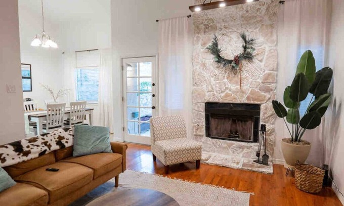 Biggs Field House | Ranch Glam Townhome with Indoor Fireplace