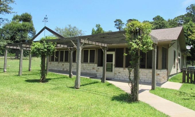 Polk County House | Idyllic Ranch Retreat on 48 Acres with Scenic Pond