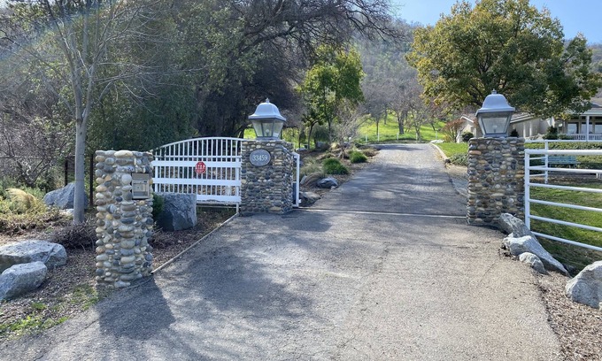 Springville House | Ideal Ranch Home with Horse Facilities and Family-Friendly Vibes