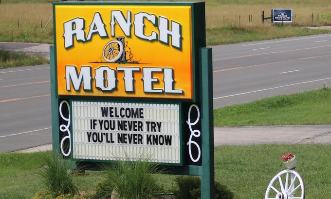 Salem Hotel | Budget-Friendly Ranch Motel: Pet Friendly & Pool Access
