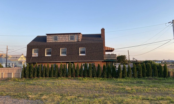 Alden Manor House | Ranch-Style Beach Retreat with Ocean Views & Family Friendly