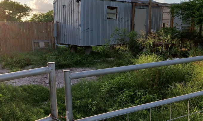 Sinton Cottage | Relaxing Ranch Camp Setting with Spa and Breakfast Included