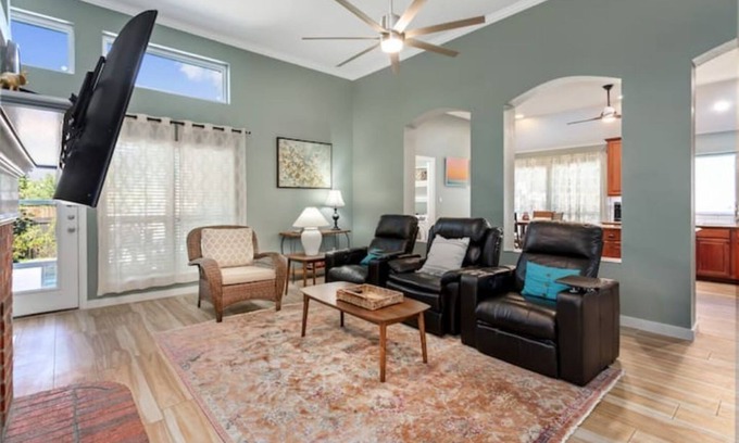 Plano House | Idyllic Ranch Home: Steps to Park & Shops, Family-Friendly