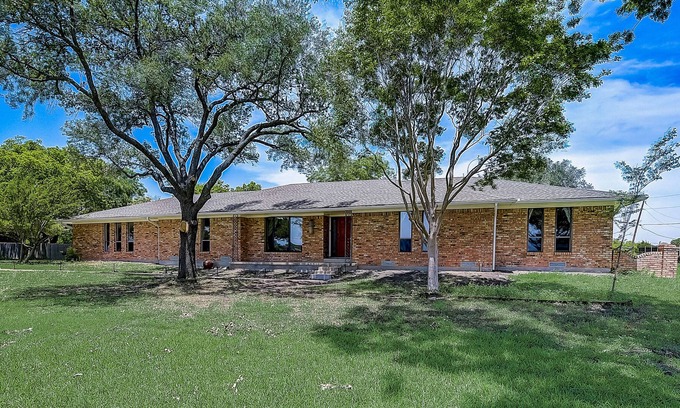 Rowlett House | Ranch-style home with big yard & great patio - near Lake Ray Hubbard, 2 dogs OK