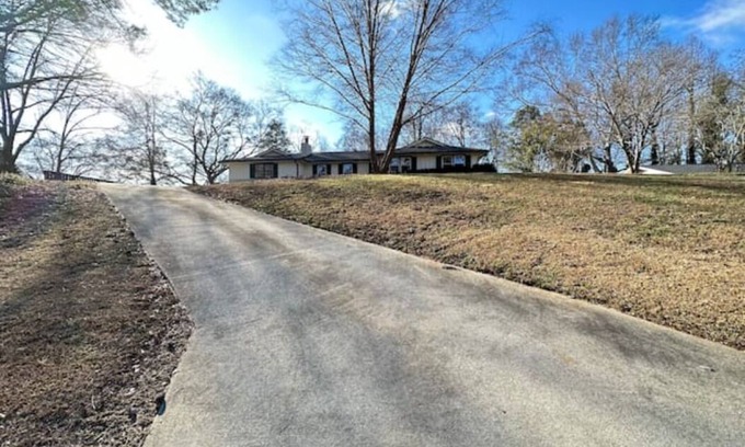Roswell House | Welcoming Ranch Retreat with King Suite & Pet-Friendly Amenities
