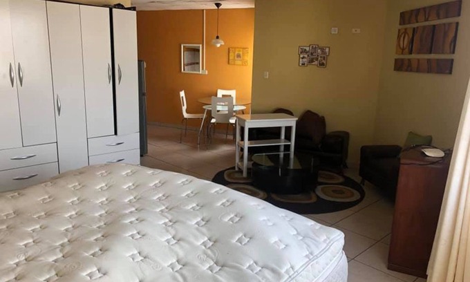 Santa Cruz House | Inviting Ranchito en la Ciudad for Your Perfect Getaway