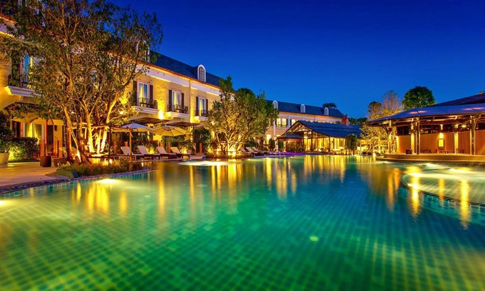 Khanong Phra Resort | Elegant Relaxation at Rancho Charnvee Resort & Country Club
