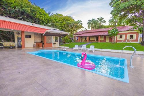 Buriti Alegre Villa | Discover Rancho Colonial: Suites with Lake Access for All