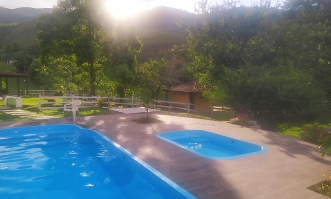Sao Jose do Barreiro Ski Chalet | Pet-Friendly Rancho Pôr Do Sol with Pool & Hot Tub