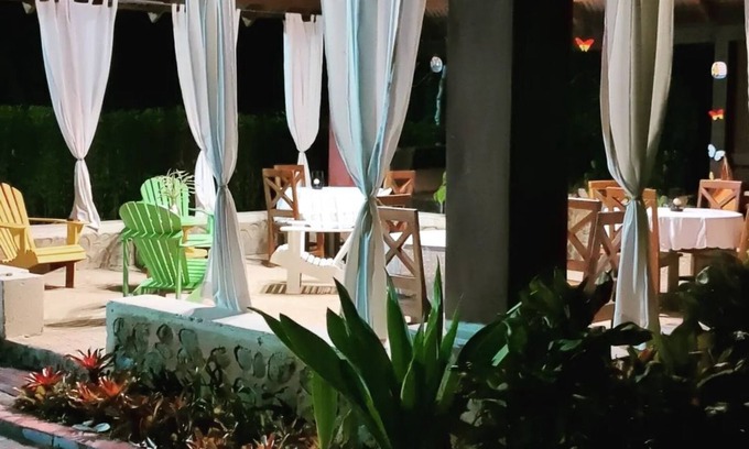 La Joya Bed & Breakfast | Indulge at Rancho Pino y Sol: Pool, Spa & Family-Friendly
