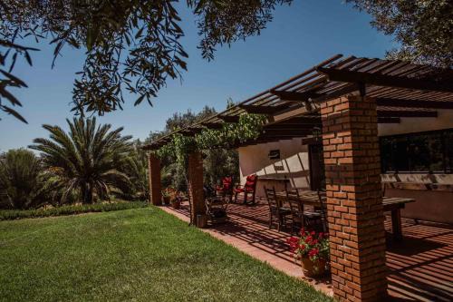 Valle de Guadalupe Villa | Experience Rancho Toros Pintos: Top-Rated with Breakfast & Fireplace