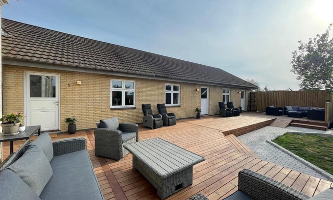 Akirkeby Apartment | Family-Friendly Ferielejlighed & Bed Breakfast - 4 Star Stay