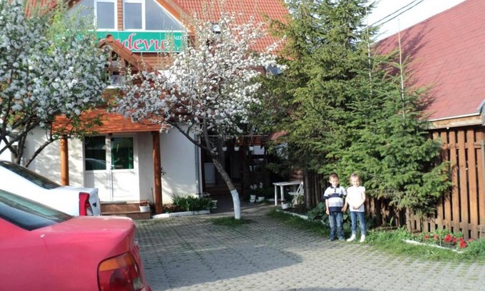 Miercurea-Ciuc House | Randevú Panzió: Family-Friendly Stay with Delicious Dining