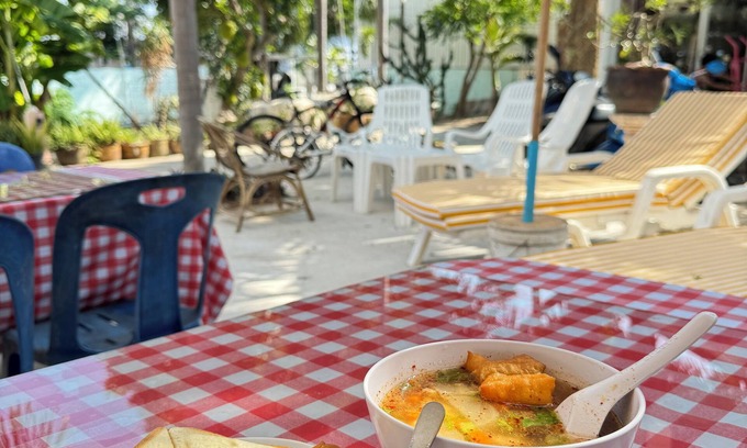 Koh Lan Bed & Breakfast | Cozy Crypto Resort Koh Larn with Breakfast & Family Options