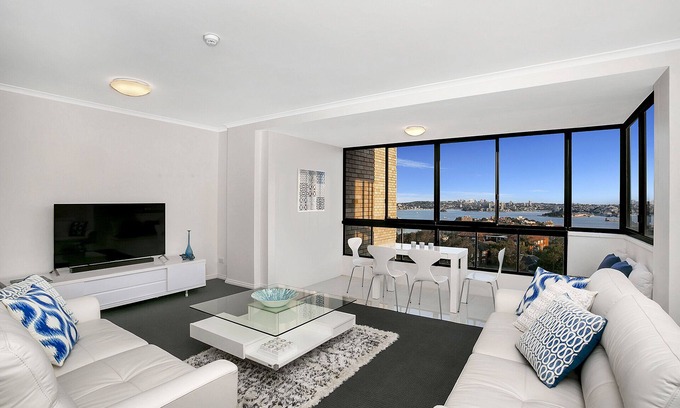 Cremorne Apartment | RANG2 - Convenient Access with Breathtaking Harbour Views