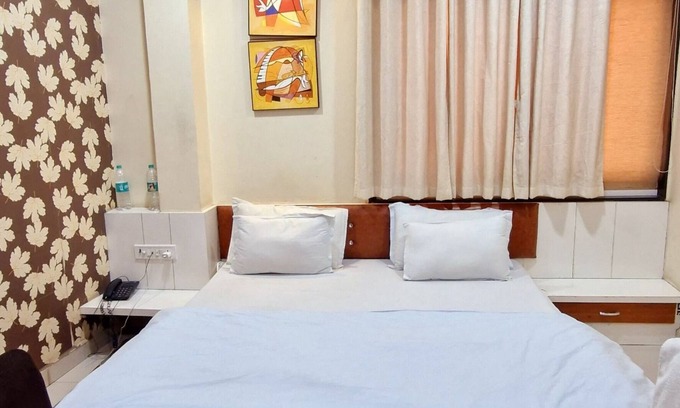 Nagda Hotel | RANGOLI RESORT & FAMILY GARDEN