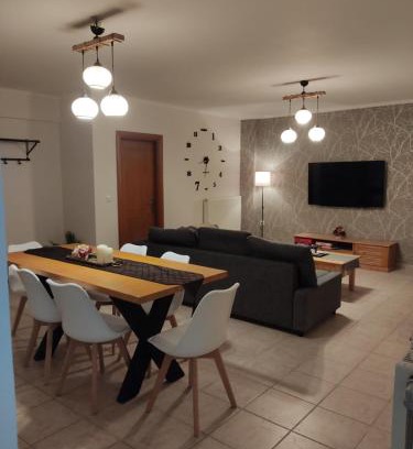 Aigio Apartment | Rania's House: Guest Rated 9.9, Perfect for Families