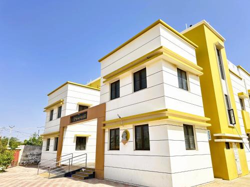 Bhuj Hotel | Budget-Friendly Stay at Ranjan Vadi: Pet & Child Friendly