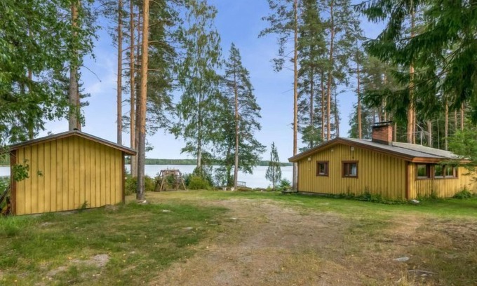 Pieksamaki House | Escape to Rantapirtti: Scenic Lake Views & Spa Retreat