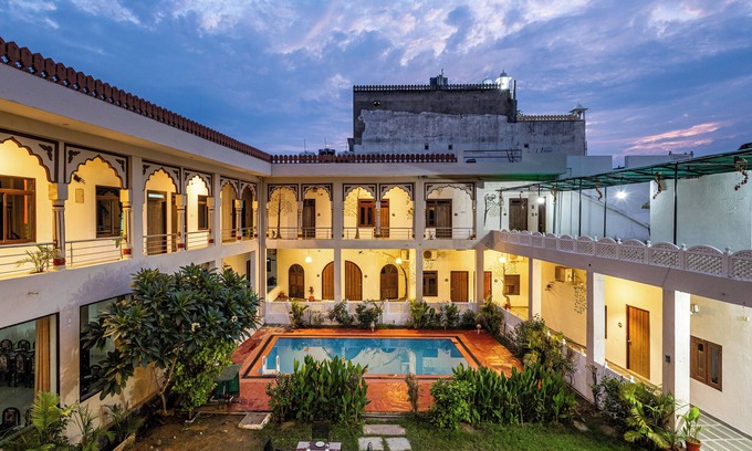 Sawai Madhopur Hotel | Inviting Ranthambore Resort with Pool & Family Amenities