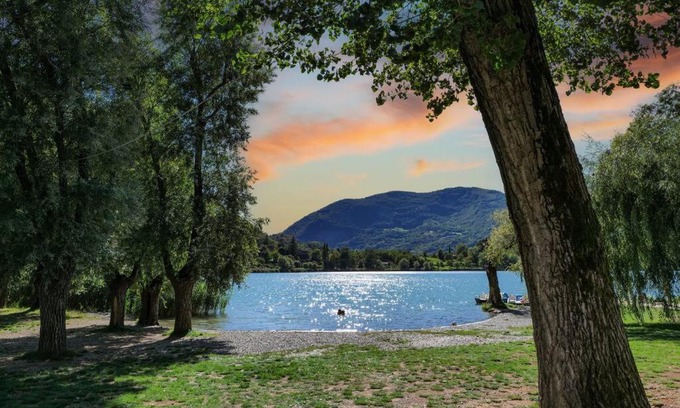 Ranzanico Apartment | Modern Lakeview Apartment with Fast Wi-Fi & Pet Friendly
