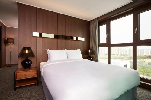 Jinju Hotel | Family-Friendly Raonstay in Perla Hotel: Great Reviews Await!