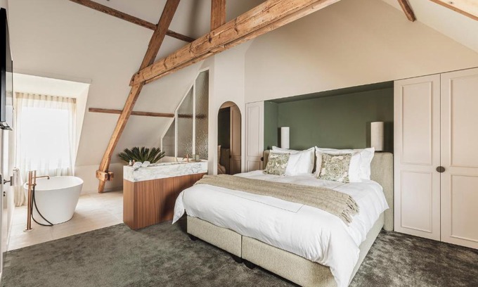 Historical Center Bruges Bed & Breakfast | Discover Raphaëlles Boutique B&B: Rated 9/10 with Breakfast
