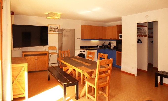 Les Orres Apartment | Spacious 10-Person Apartment with Pool and Pet-Friendly Perks
