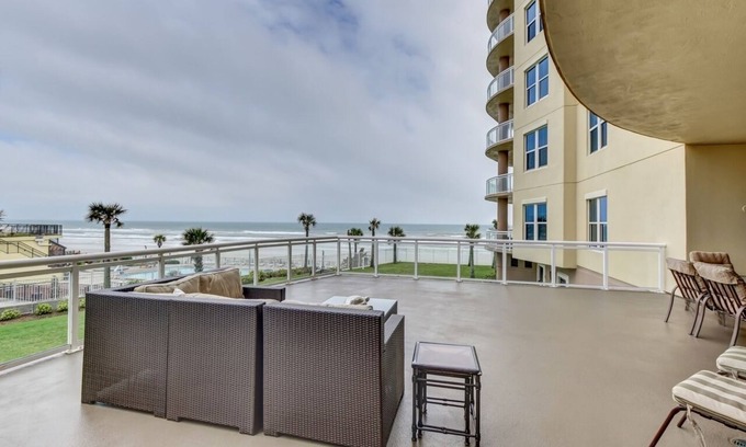 Daytona Beach Condo | Oceanfront 4 Bd Condo with Huge Balcony & Amazing Amenities