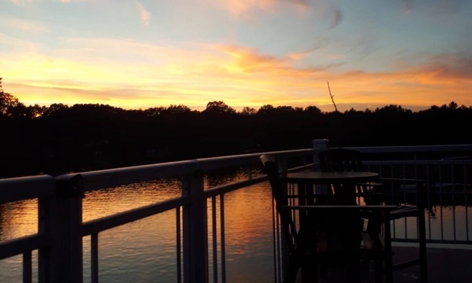 Bracebridge Cottage | Discover Rare Beachfront Bliss in Muskoka - 10/10 Rated