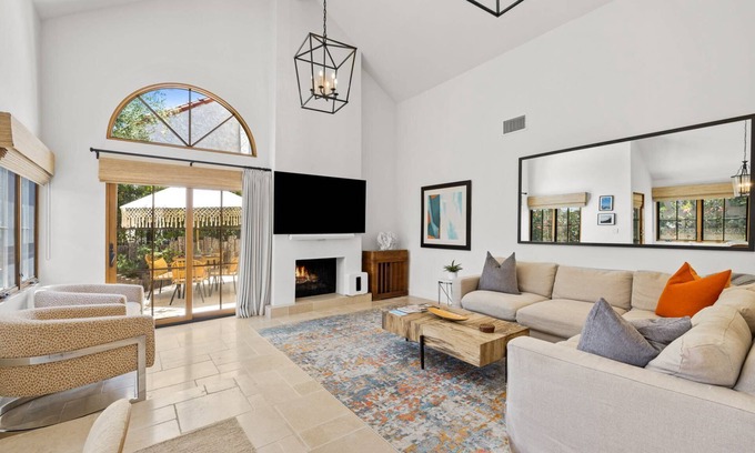 Palm Desert Condo | Fall Sale: Enjoy 10% Off with Pool & Breakfast Included