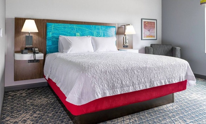 Tigard House | Rare Find! Indoor Pool, Free Parking, Free Full Breakfast, Near Oregon Zoo
