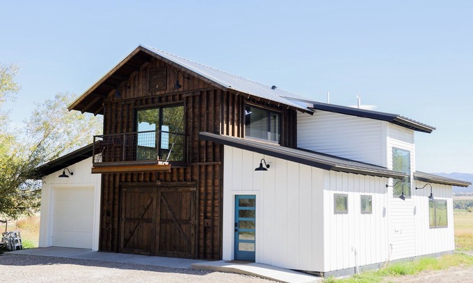 Bozeman House | Prime Bozeman Retreat with Mountain Views & Spa Amenities