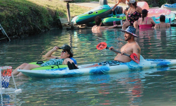 Seguin Cabin | Discover a New Waterfront Cabin with Kayaking & Pools