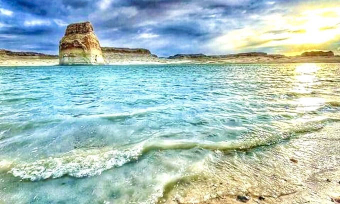 Greenehaven House | Unmatched Views of Lake Powell from Your Private Deck