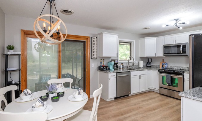 Englewood House | Sweet Magnolia: Remodeled Ranch with Spa & Pet-Friendly Stay