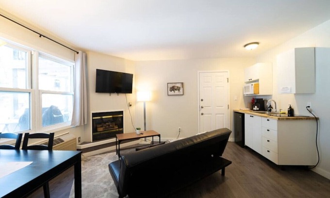 Dwight Apartment | Serene Muskoka Chalet Suite with Lake Views & Pool Access