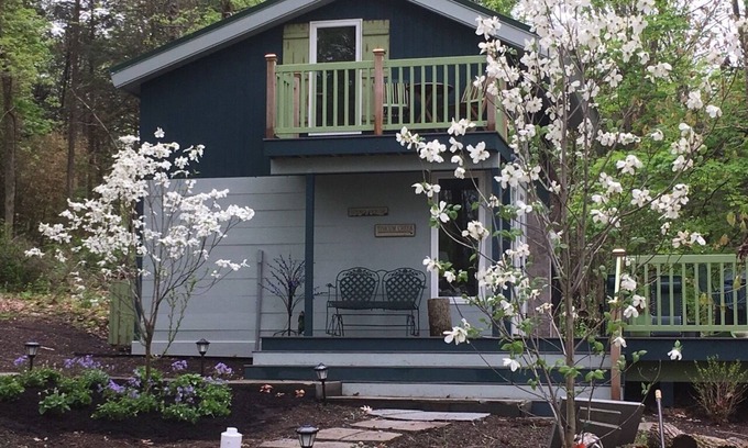 Baptistown House | Enchanting Tiny House Retreat with Spa & Hot Tub in Bucks
