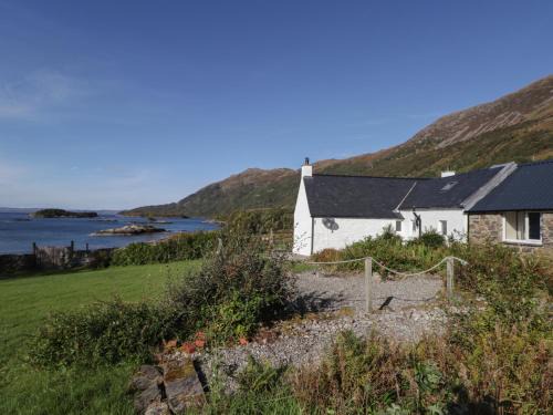 Shiel Bridge House | Rarsaidh