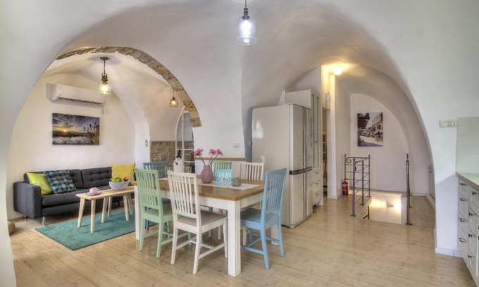 Safed Old City House | Top-Rated Family Stay at Rashbi 54: Perfect for Kids