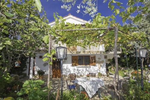 Rasopasno Apartment | Budget-Friendly Retreat at Rasopasno 2 for Savvy Travelers