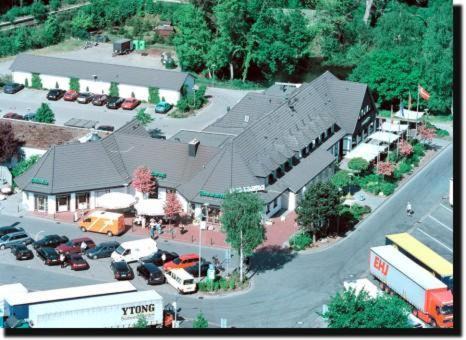 Appel Hotel | Convenient Stay at Raststätte Hollenstedt with Family Amenities