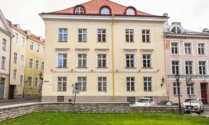 Old Town Apartment | Discover Rataskaevu Guest Apartment in Historic Tallinn