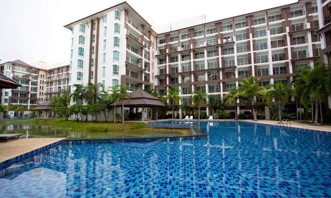 Bang Sare Apartment | Beautiful Ratchy Condo: Oceanfront Escape with Pool Access