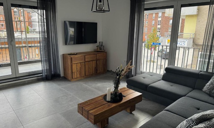Uebach-Palenberg Apartment | Rathausplatz Residenz: Guest Rated 9.2 with Family-Friendly Dining