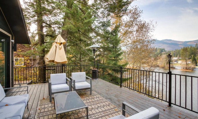 Rathdrum House | Dog-Friendly Rathdrum Lake House with Boat Dock & Ocean Views