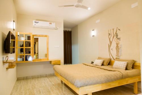 Pollachi Cabin | Budget-Friendly Rathna Square: Family-Approved Stay Awaits!
