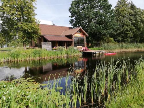 Sniuraiciai House | Discover Raudonkalnis: Pet-Friendly Retreat with Hot Tub
