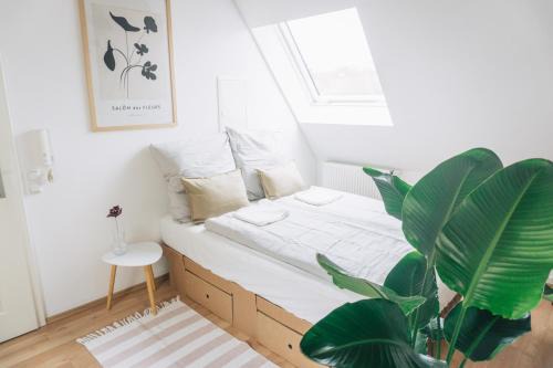Straubing Apartment | Rooftop Retreat: Family-Friendly Comfort in the City