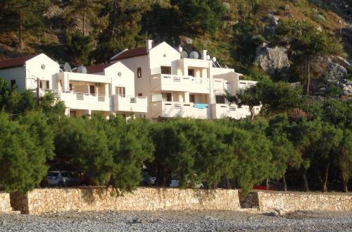 Kolymbari Apartment | Oceanfront Ravdoucha Beach Studios with 9.7/10 Guest Rating